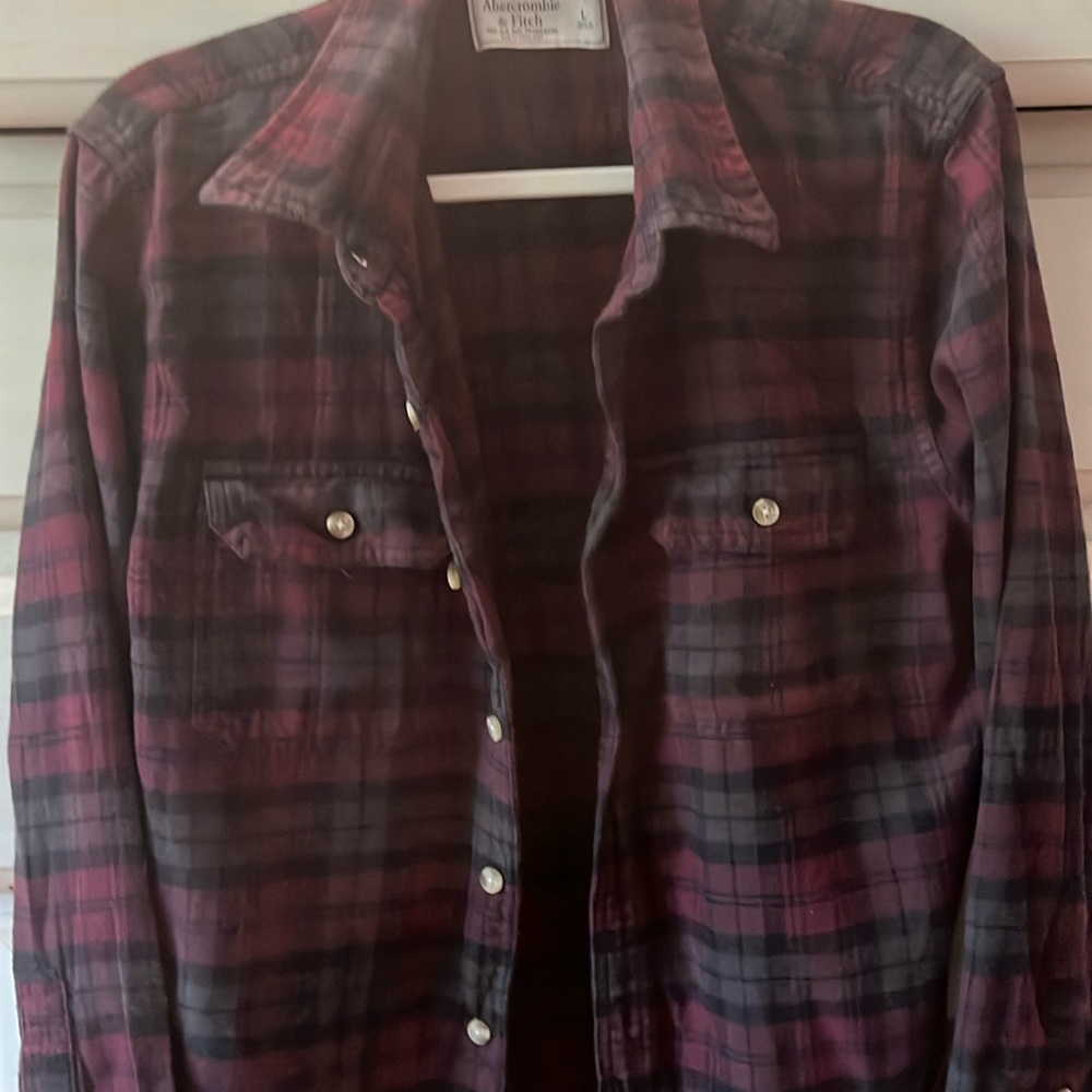 Flannel shirt black/ gray / red. Great condition. Abercrombie and Fitch